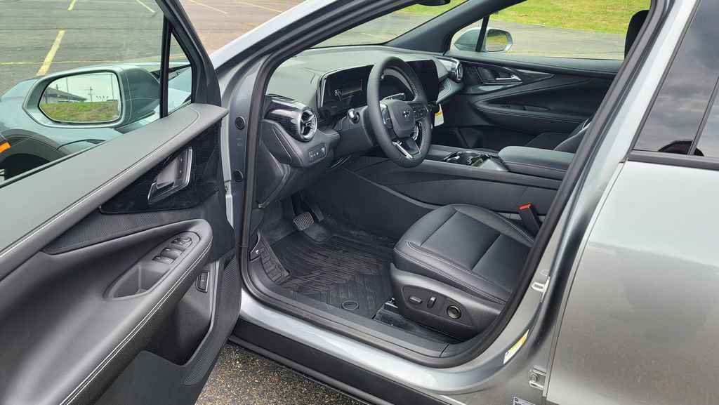 New 2025 Chevrolet Blazer EV LT image 18