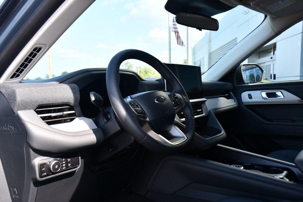 Used 2025 Ford Explorer Active w/ Active Comfort Package image 11