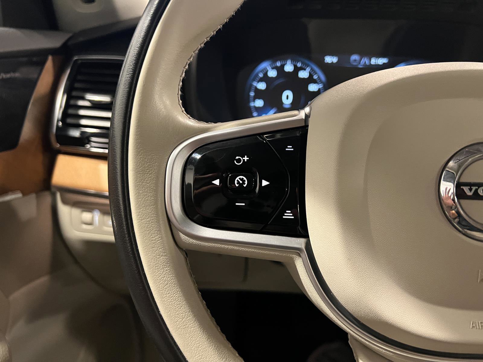 Used 2022 Volvo XC90 T8 Inscription Expression w/ Advanced Package image 13