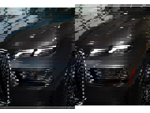 Used 2025 BMW i7 eDrive50 w/ Premium Package image 51