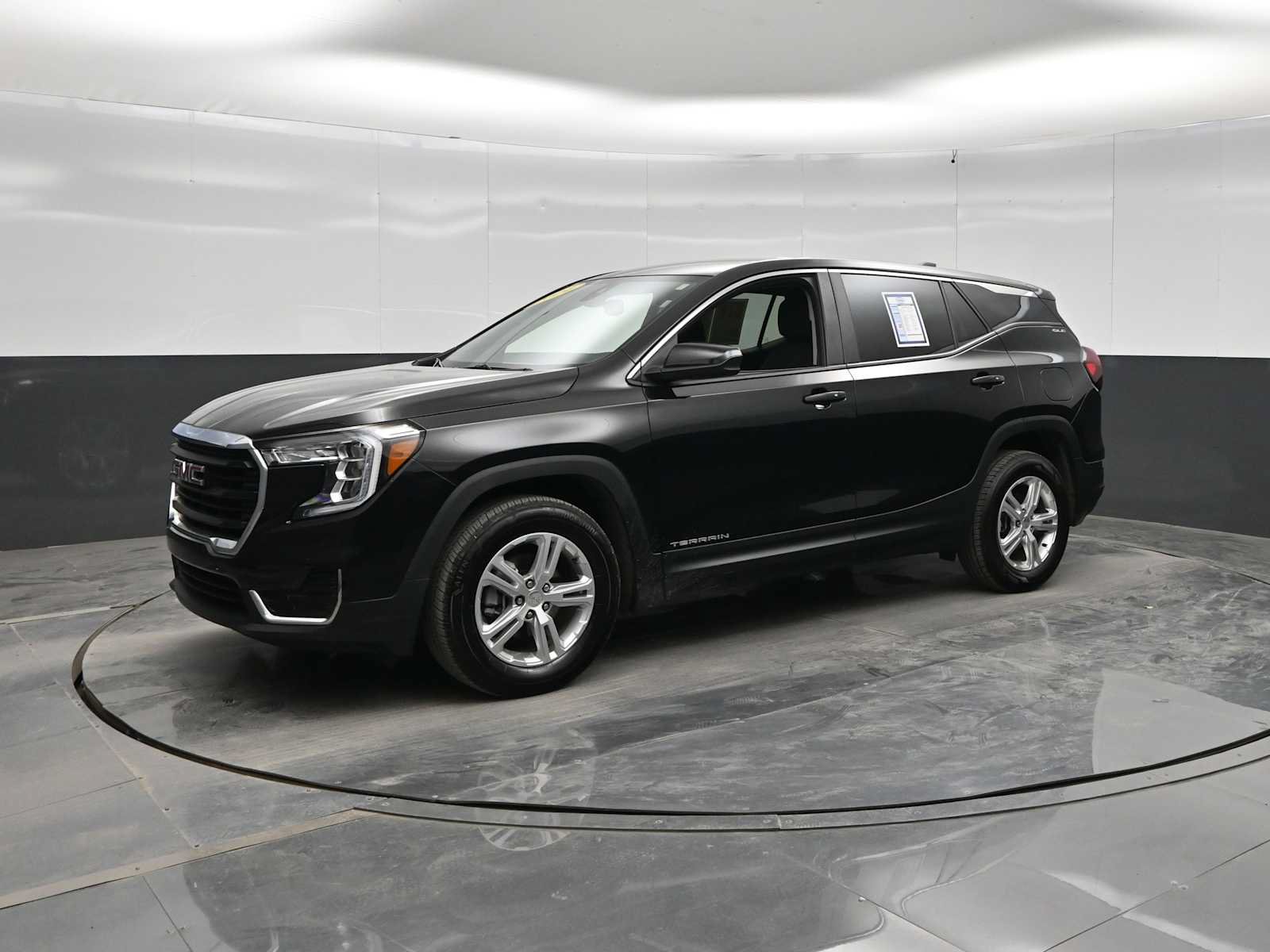 Used 2024 GMC Terrain SLE AWD/4WD image 4
