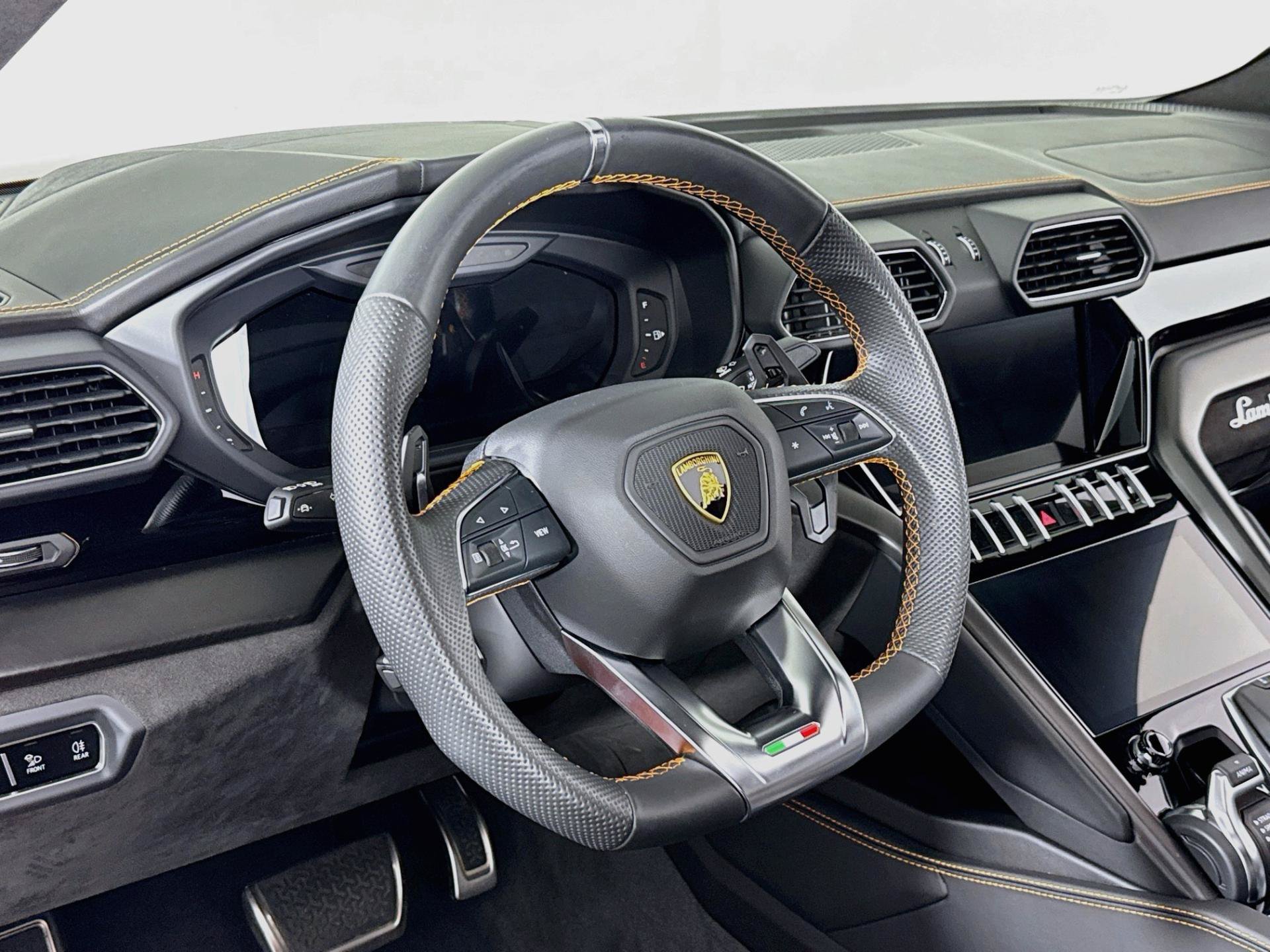 Used 2022 Lamborghini Urus AWD/4WD image 12