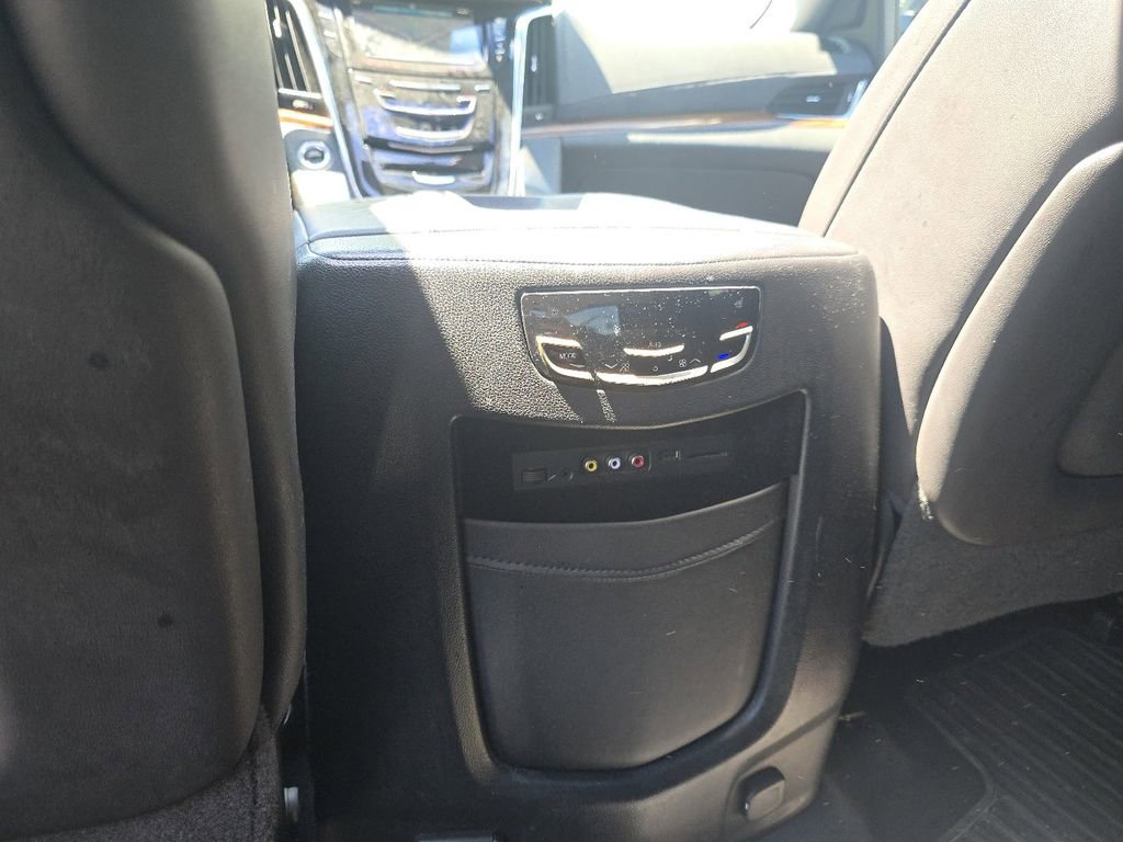 Used 2016 Cadillac Escalade Luxury AWD/4WD image 25