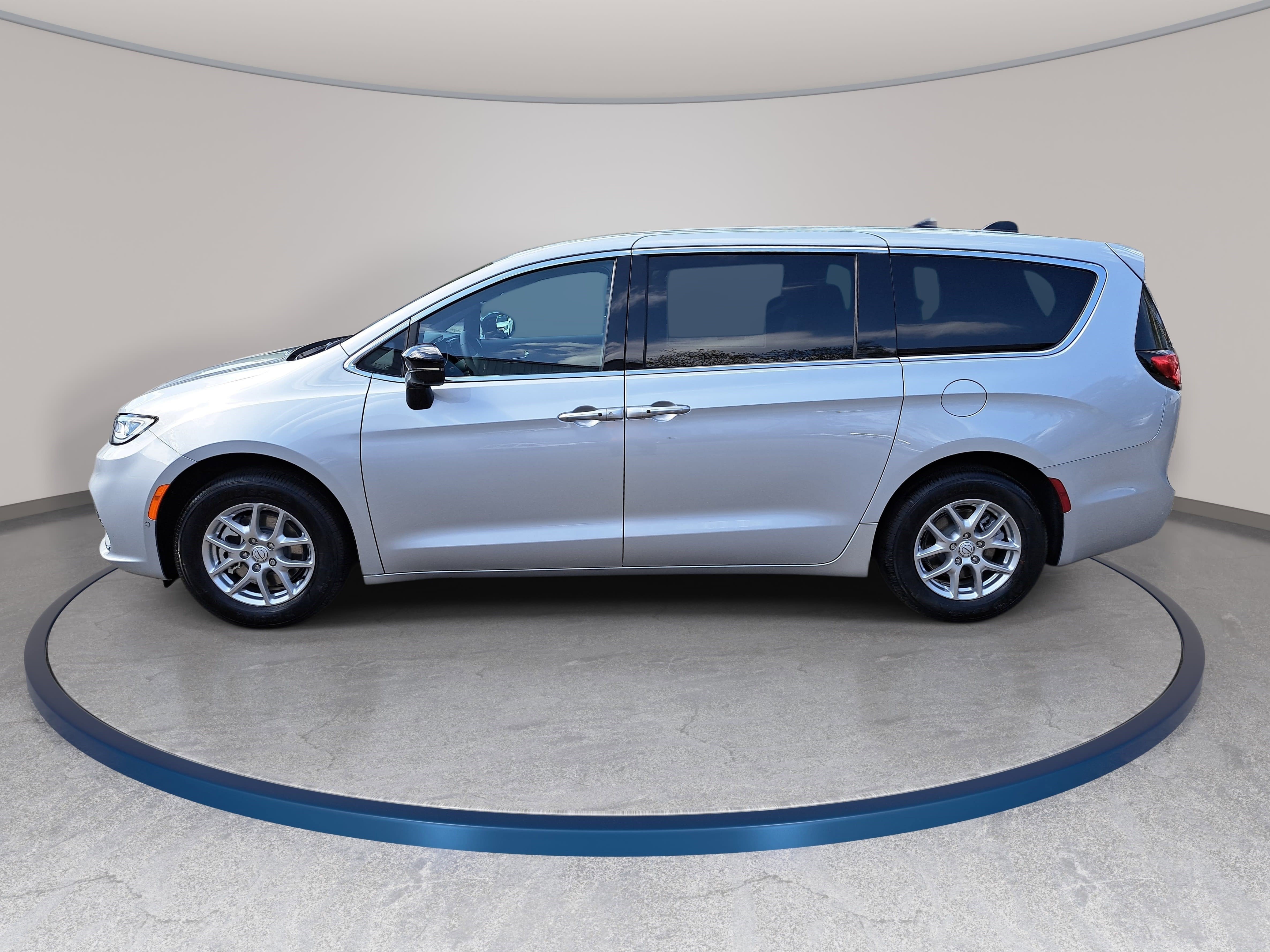New 2026 Chrysler Pacifica Select image 5