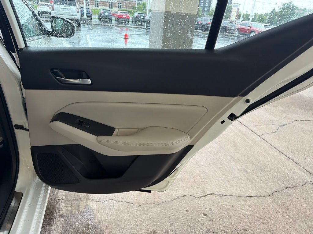 Used 2019 Nissan Altima 2.0 Platinum FWD image 23