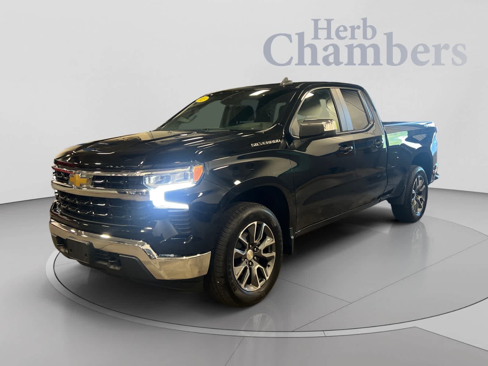 Used 2023 Chevrolet Silverado 1500 LT AWD/4WD image 4