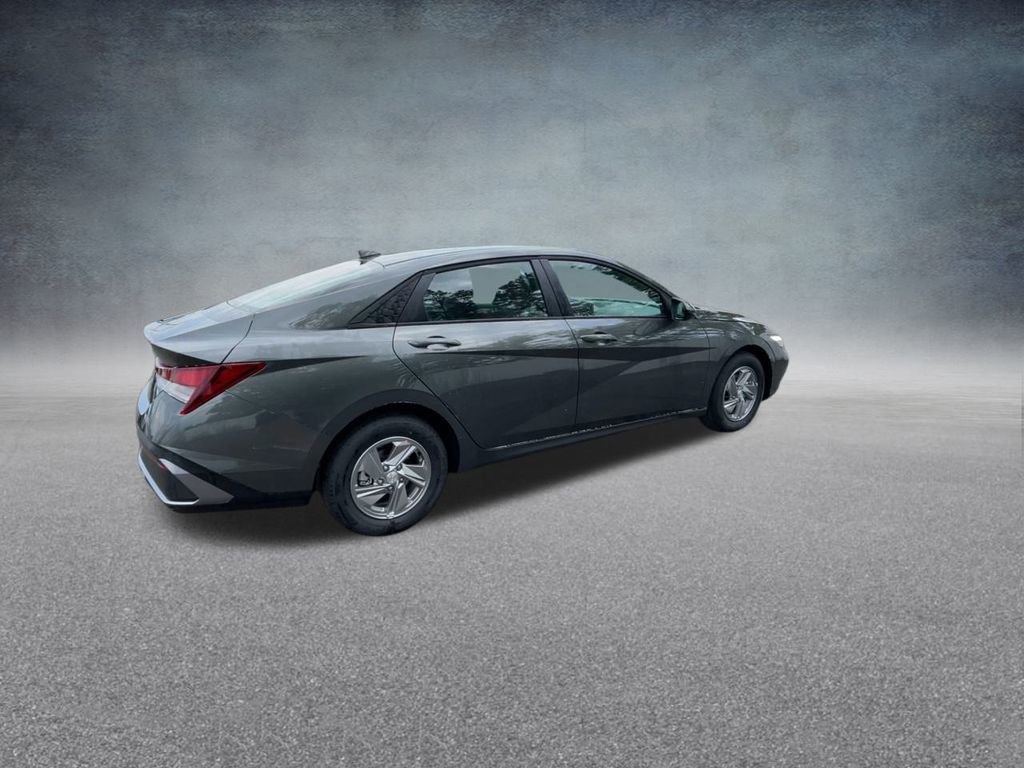 Used 2025 Hyundai Elantra SE image 23