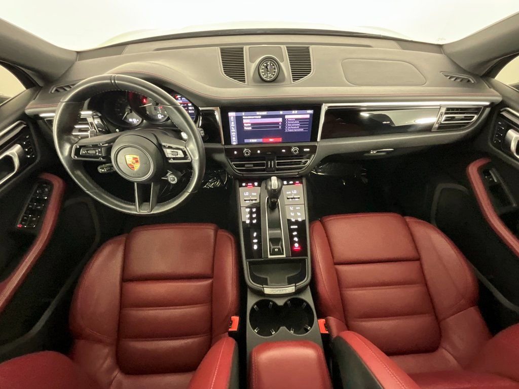Used 2023 Porsche Macan Turbo image 10