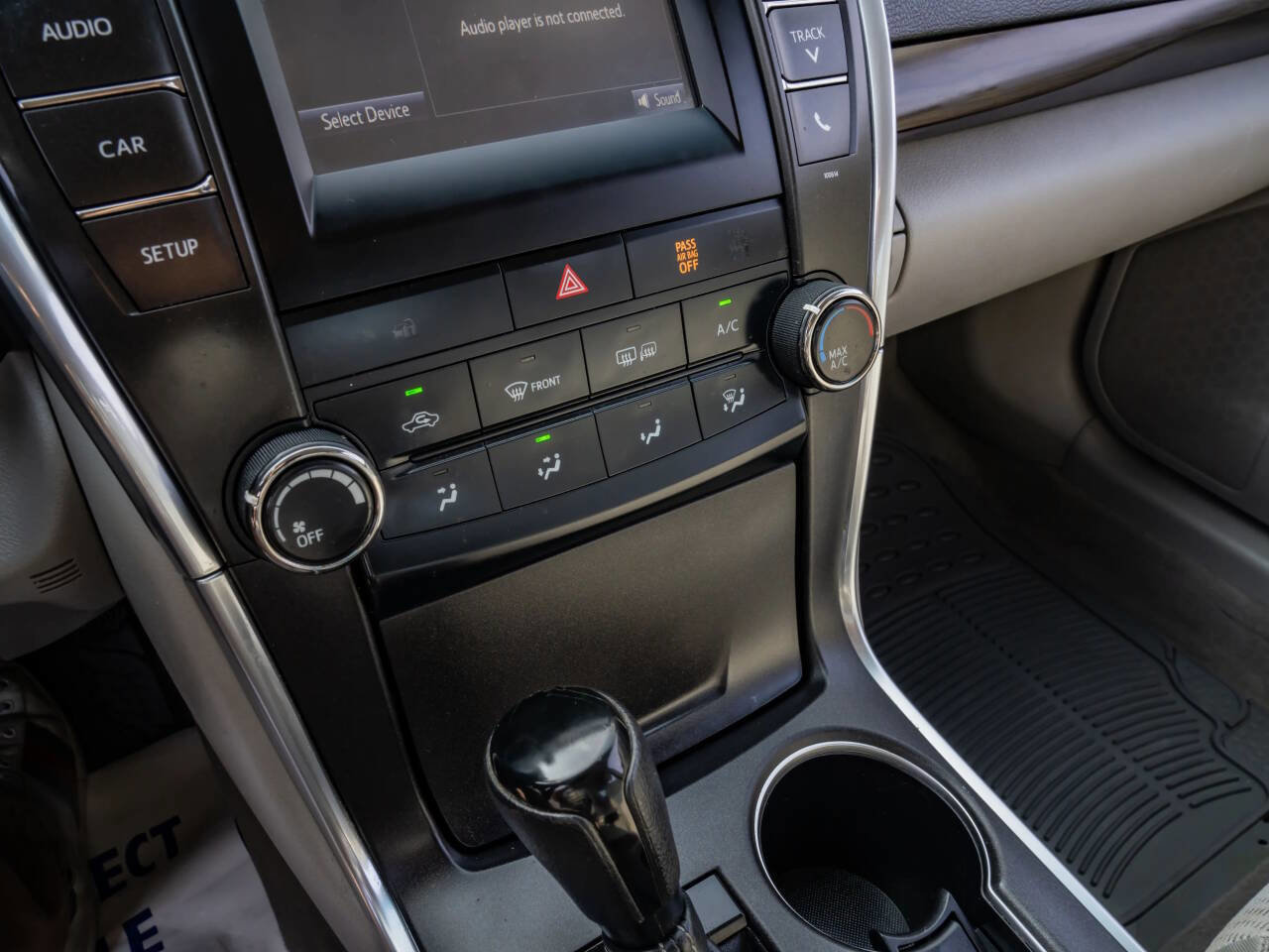 Used 2017 Toyota Camry LE image 27