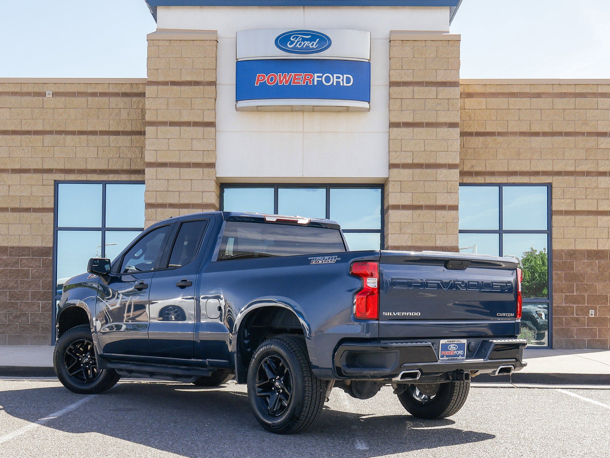 Used 2019 Chevrolet Silverado 1500 Custom Trail Boss w/ Custom Convenience Package AWD/4WD image 8