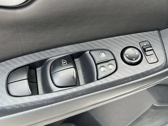 Used 2025 Nissan Sentra SV FWD image 31