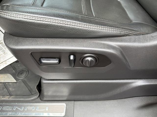 Used 2022 GMC Sierra 3500 Denali w/ Technology Package AWD/4WD image 15