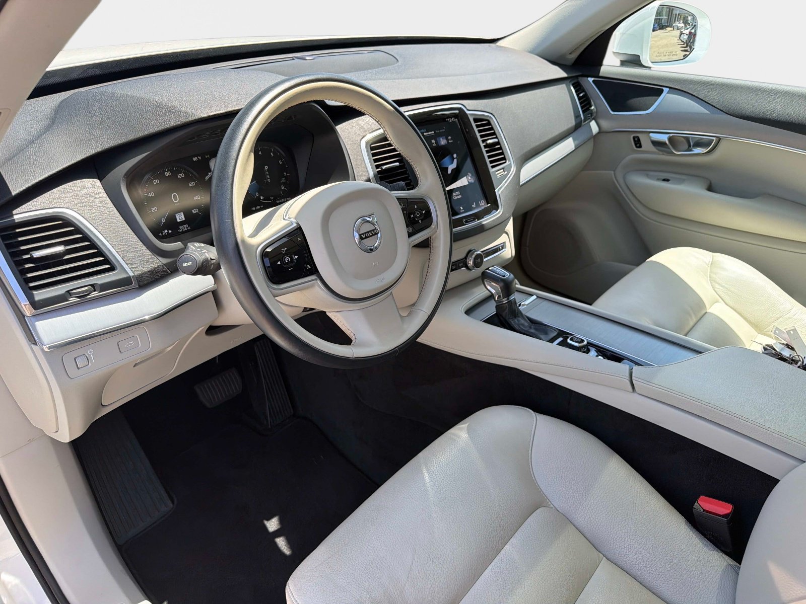 Used 2021 Volvo XC90 T5 Momentum w/ Climate Package FWD image 18