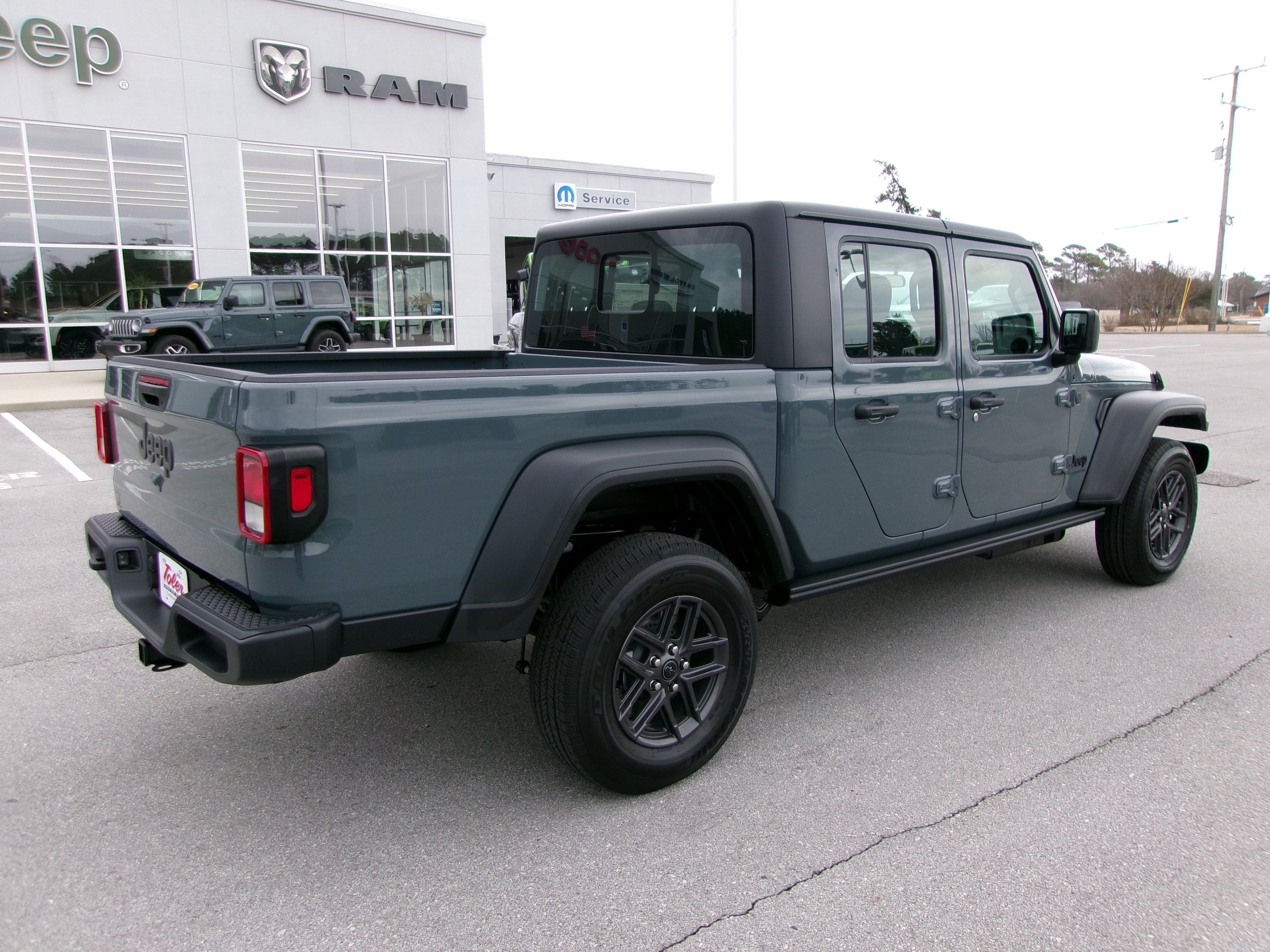 New 2026 Jeep Gladiator Sport AWD/4WD image 4
