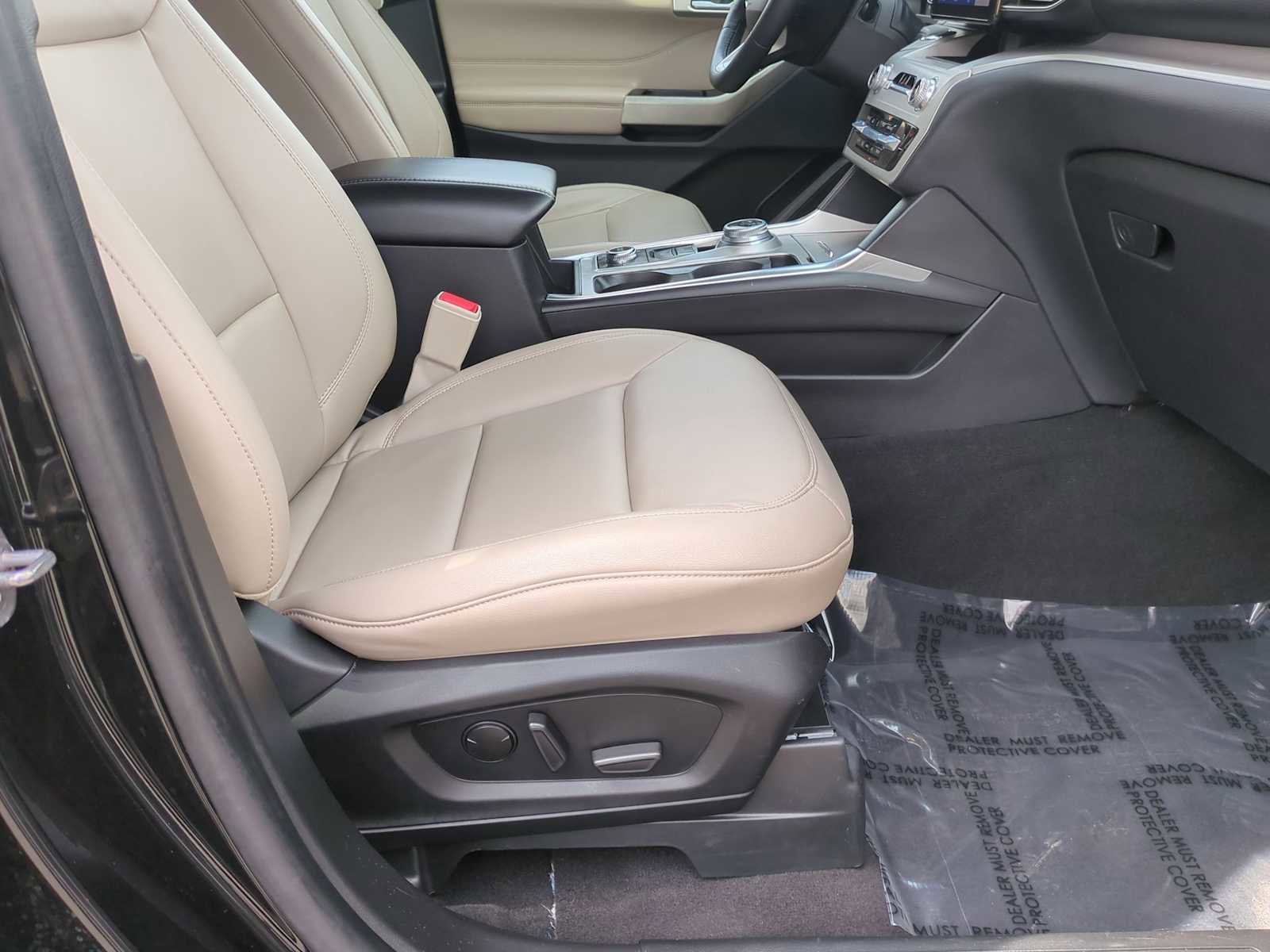 Used 2023 Ford Explorer XLT w/ Equipment Group 202A image 22