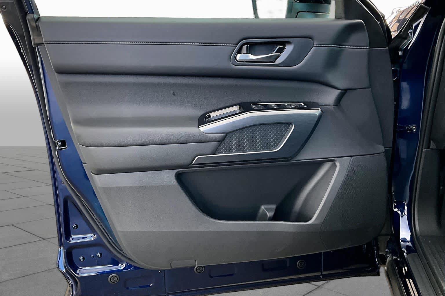 New 2026 Nissan Pathfinder SL FWD image 13