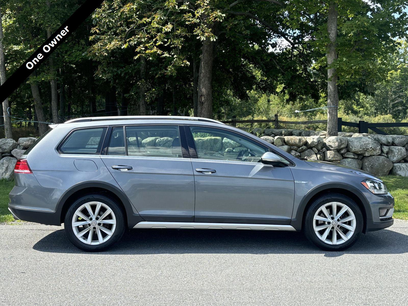 Used 2019 Volkswagen Golf Alltrack S AWD/4WD image 2