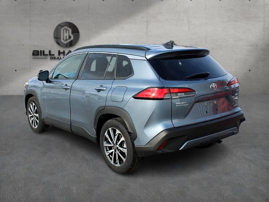Used 2025 Toyota Corolla Cross XLE image 8