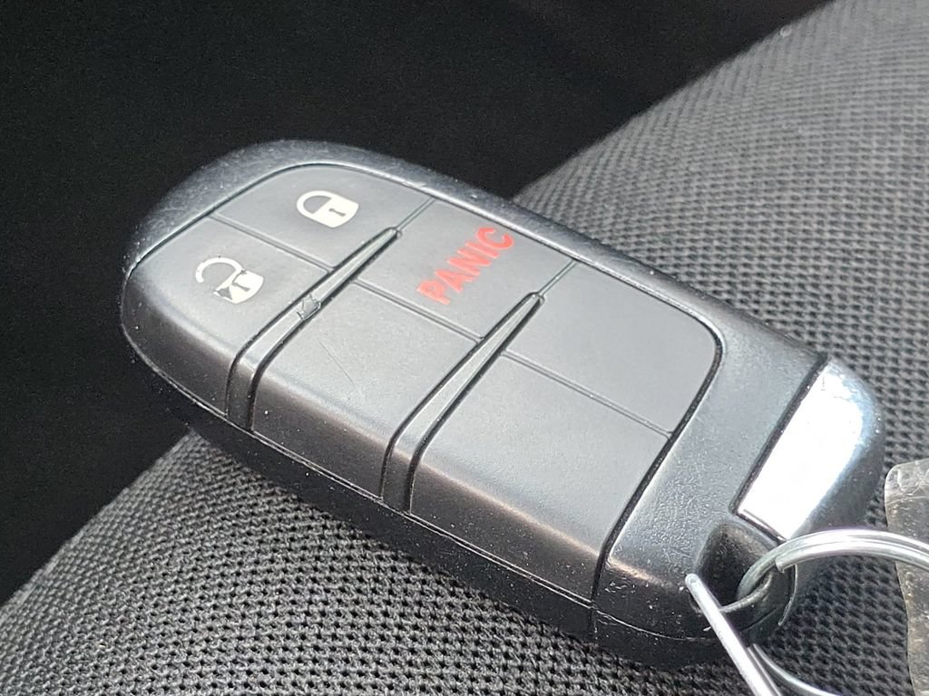 Used 2023 Jeep Renegade Latitude AWD/4WD image 32