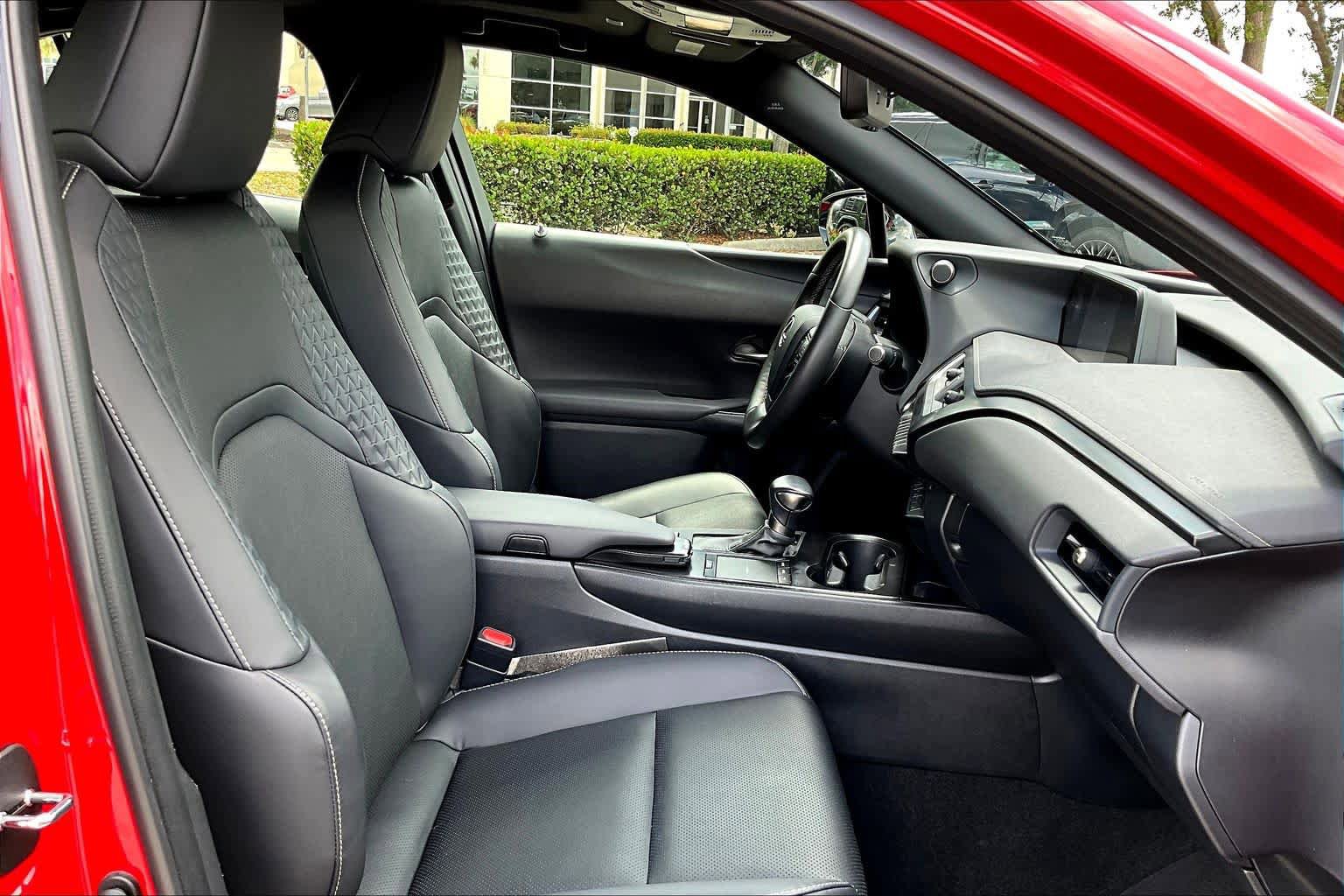 Used 2020 Lexus UX 200 w/ Premium Package image 9
