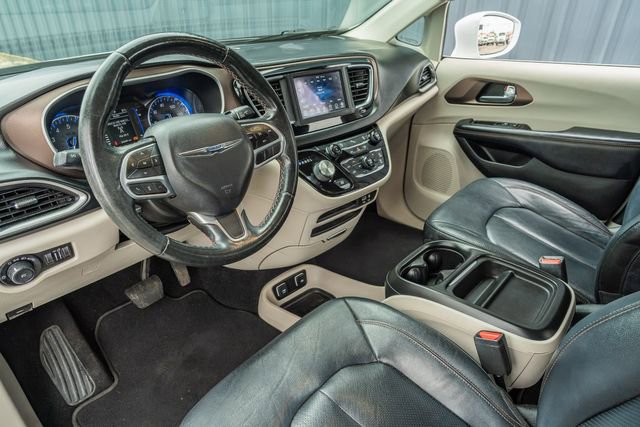 Used 2019 Chrysler Pacifica Touring-L FWD image 23