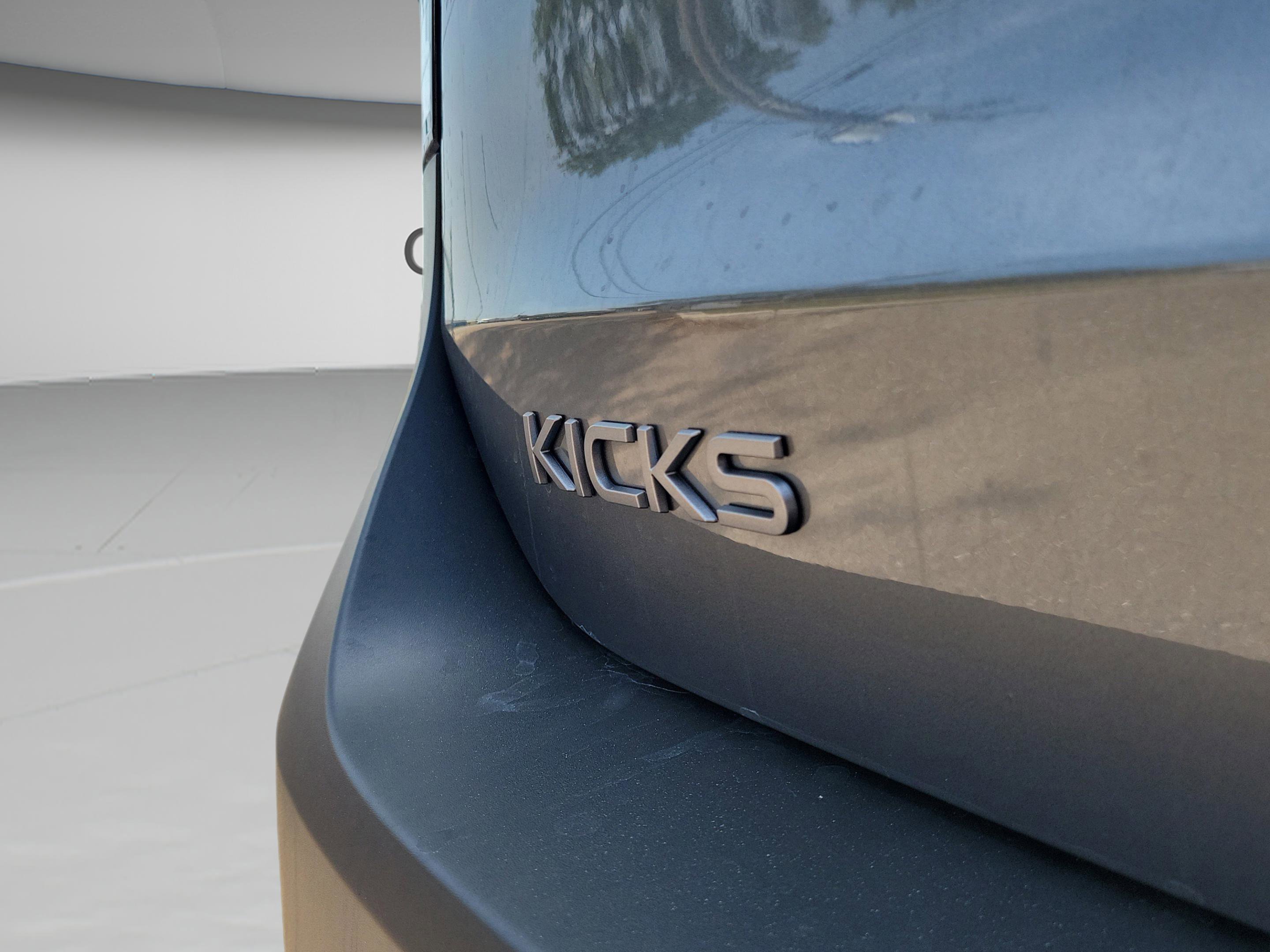 New 2025 Nissan Kicks SR FWD image 8