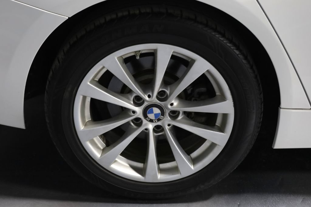 Used 2017 BMW 320i xDrive Sedan AWD/4WD image 41