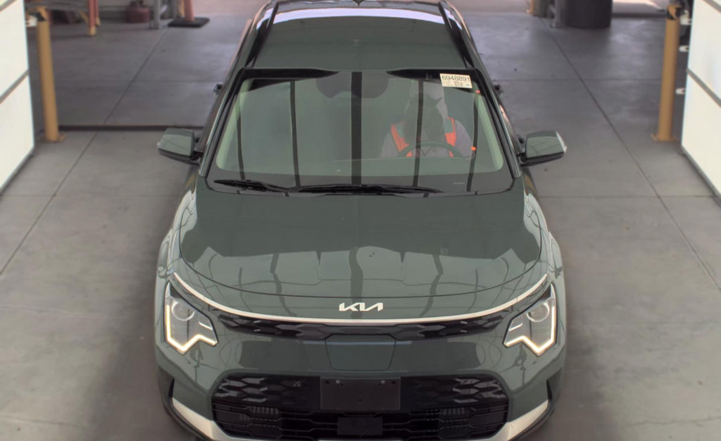 Used 2023 Kia Niro Wind w/ Wind Preserve Package FWD image 3