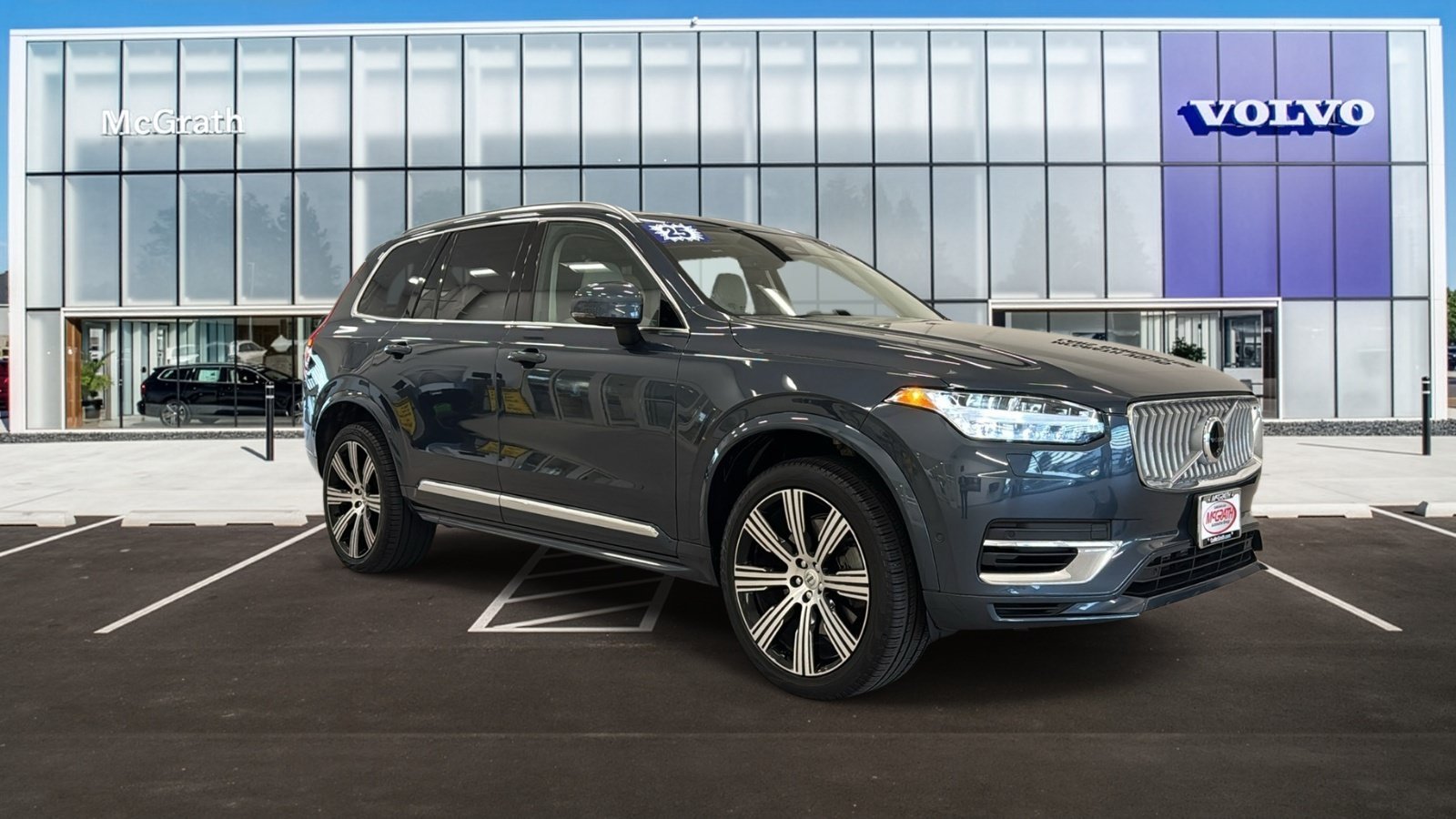 Used 2025 Volvo XC90 T8 Plus w/ Protection Package AWD/4WD image 1