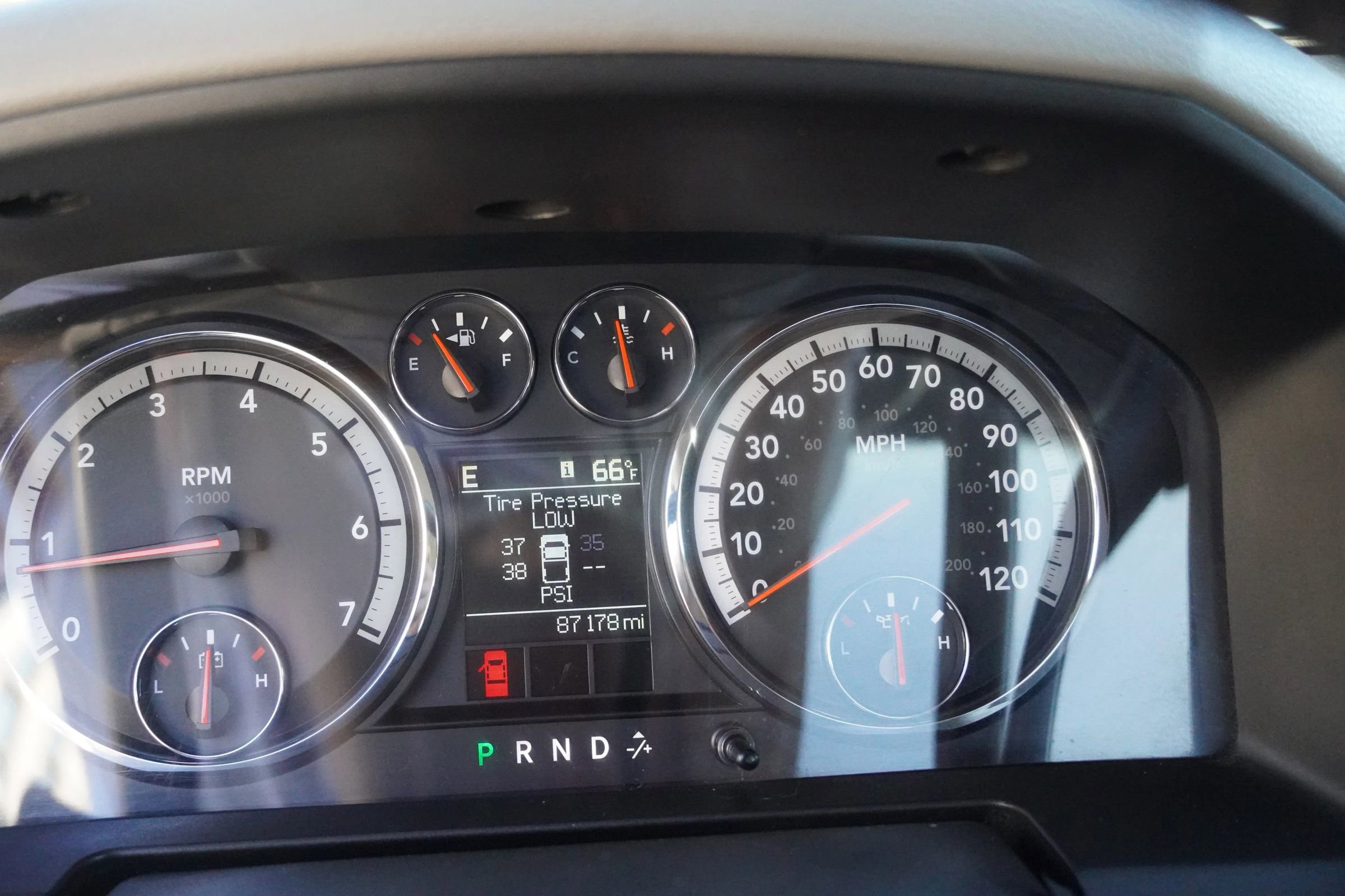 Used 2012 RAM 1500 Classic SLT w/ Luxury Group image 31