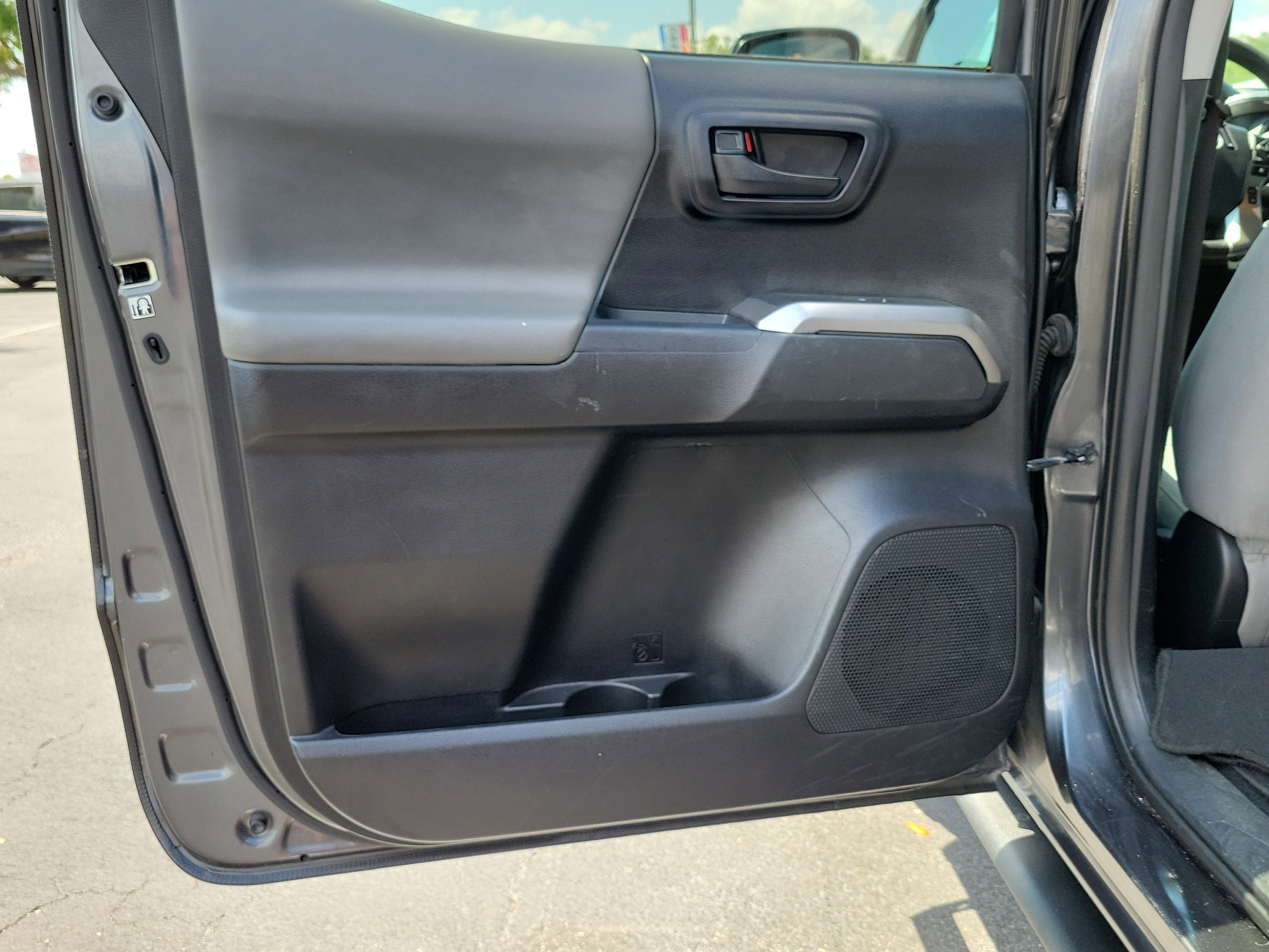 Used 2019 Toyota Tacoma SR5 AWD/4WD image 11