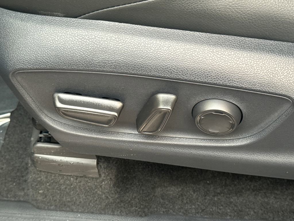 Used 2025 Toyota Tacoma Limited image 54