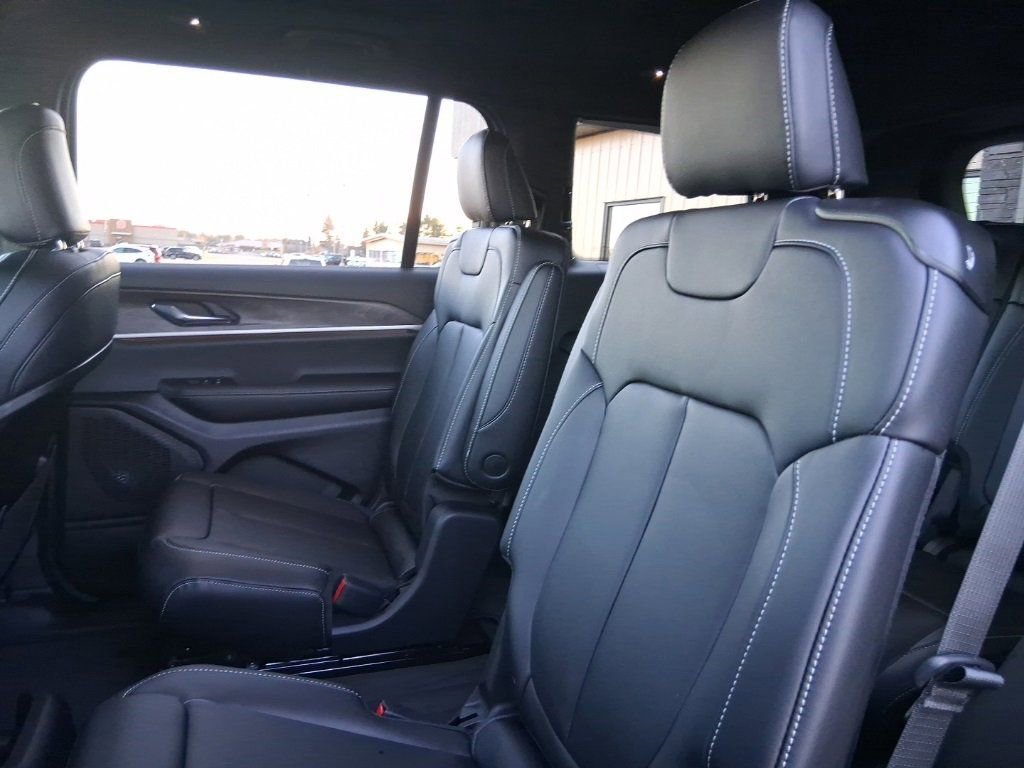 New 2025 Jeep Grand Cherokee L Limited w/ Trailer Tow Package image 19