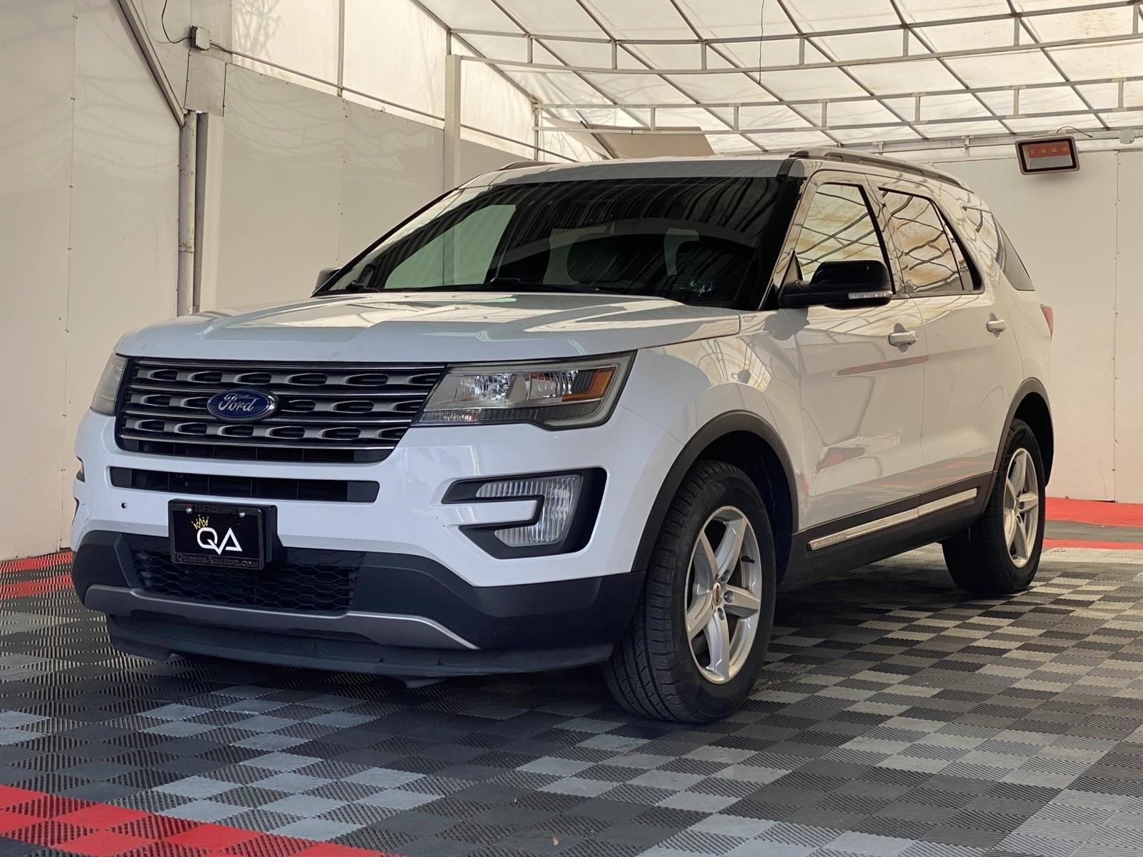 Used 2017 Ford Explorer XLT w/ Equipment Group 201A image 3