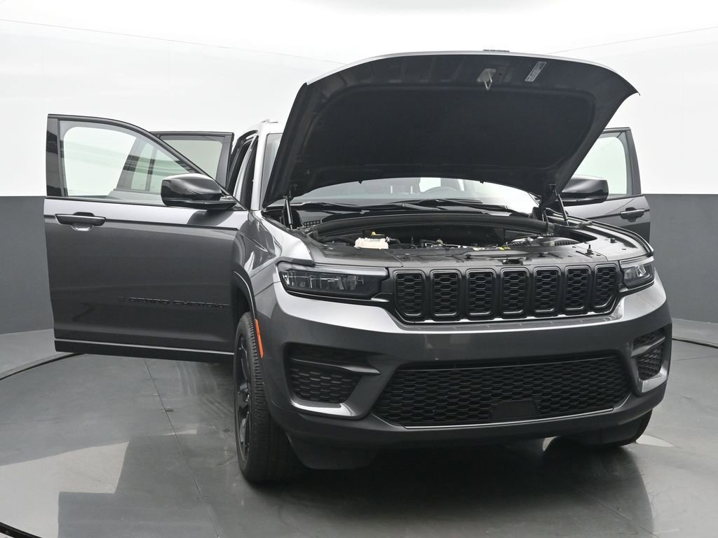 Used 2024 Jeep Grand Cherokee Altitude image 54