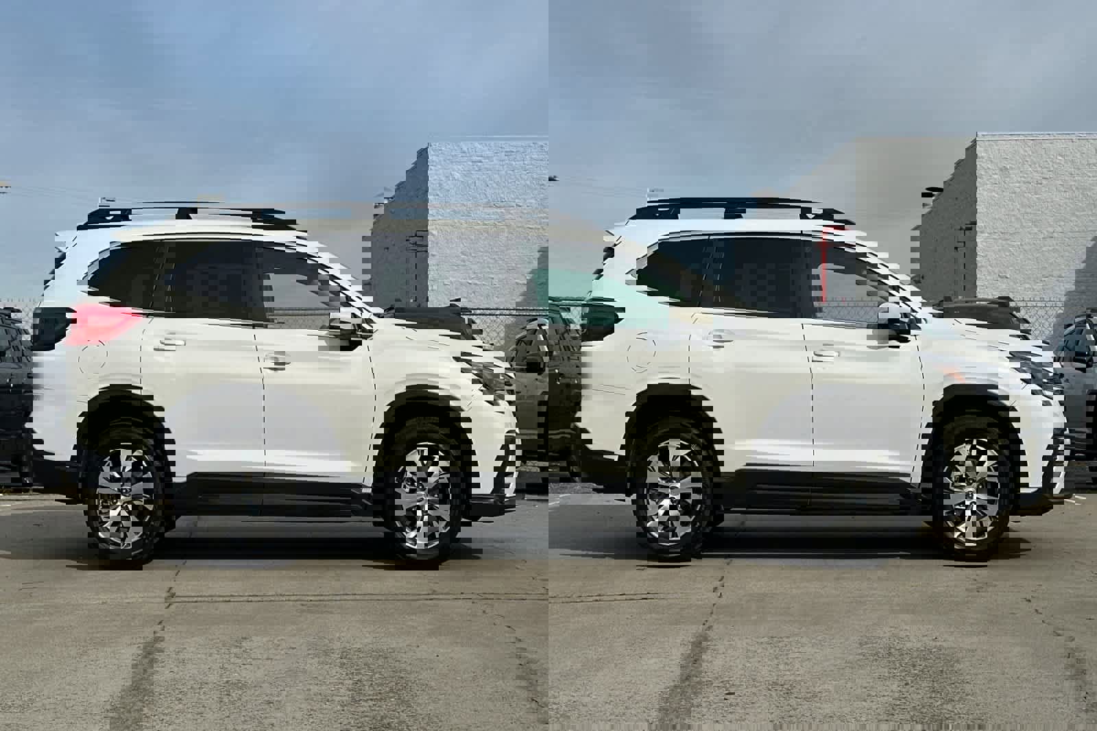 Used 2024 Subaru Ascent Premium w/ Convenience Package image 2