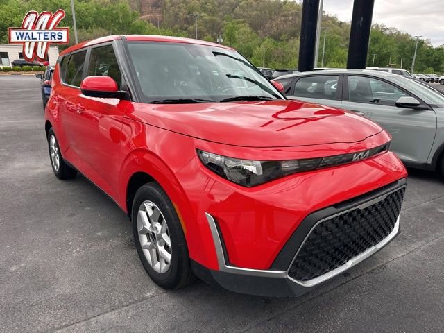 Used 2024 Kia Soul LX w/ Option Group 015 FWD image 1