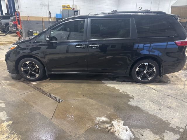 Used 2018 Toyota Sienna Limited Premium image 22