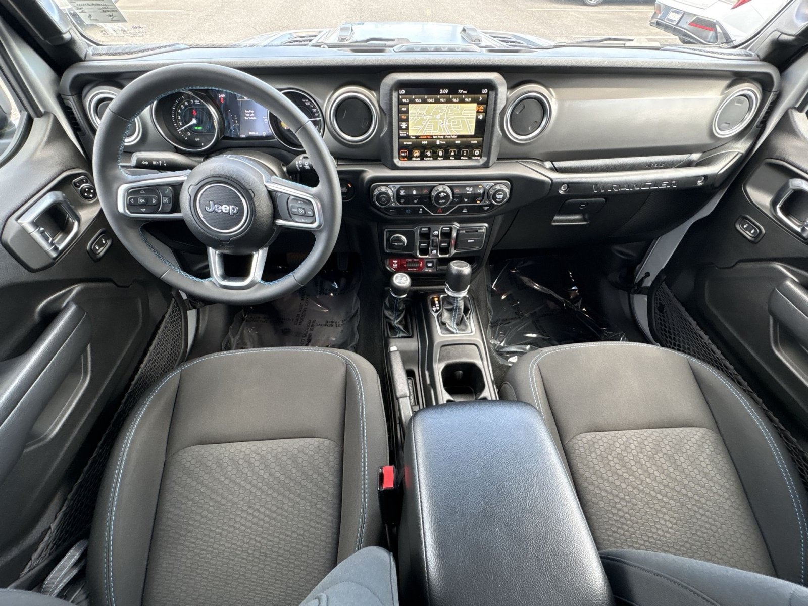 Used 2023 Jeep Wrangler Unlimited Rubicon 4xe w/ Cold Weather Group AWD/4WD image 23