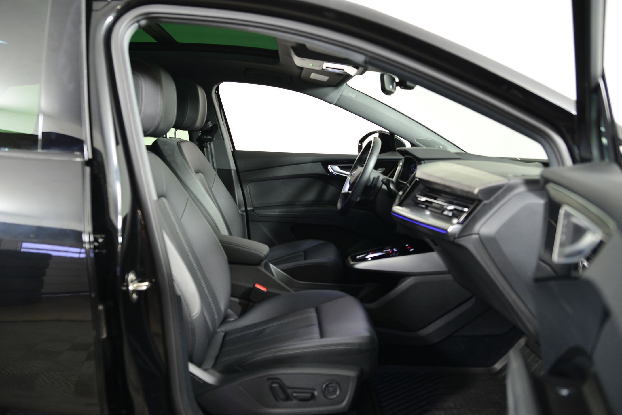 Certified 2024 Audi Q4 e-tron Prestige w/ Black Optic Package image 20