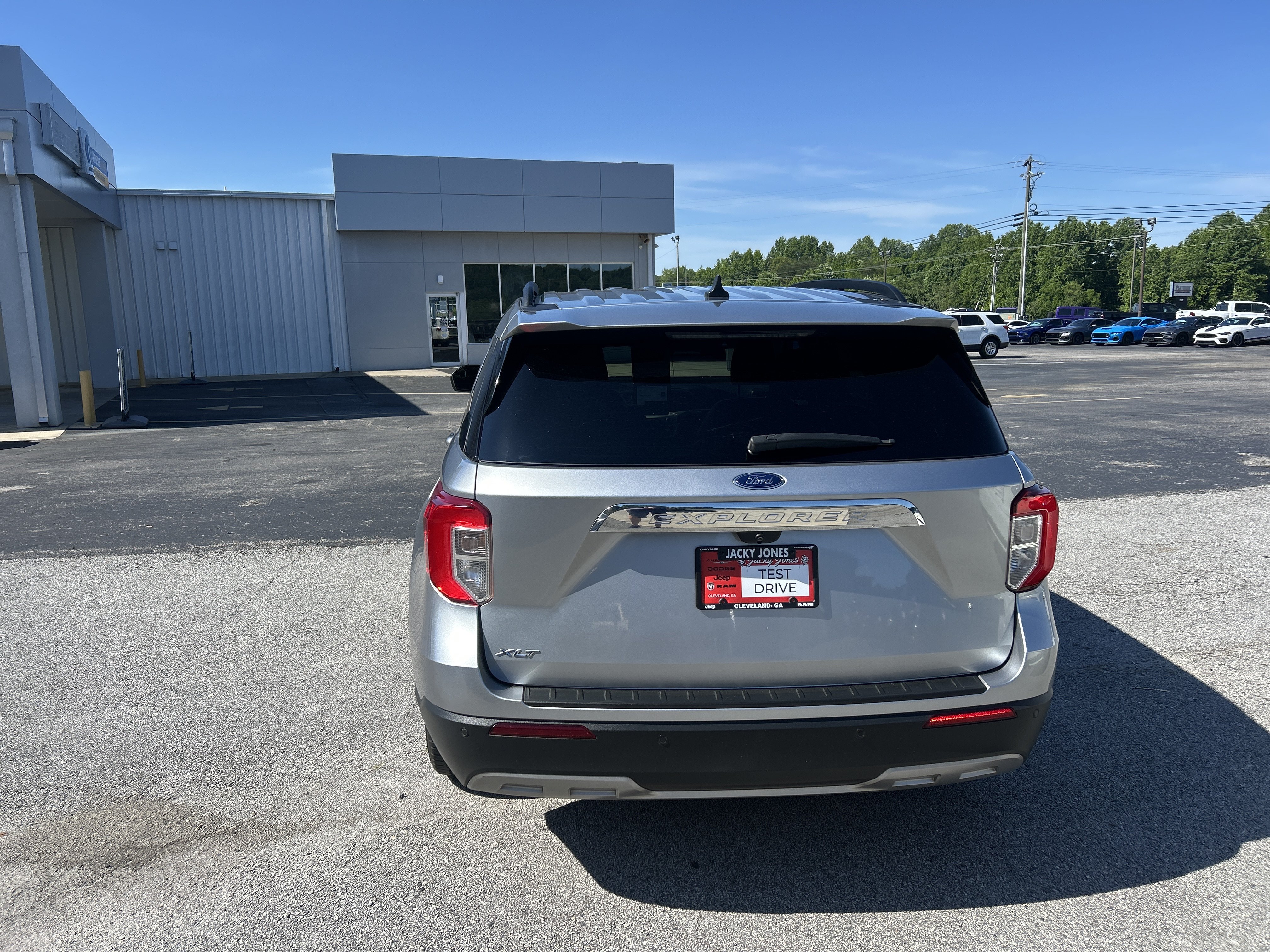 Used 2021 Ford Explorer XLT w/ Equipment Group 202A RWD image 13