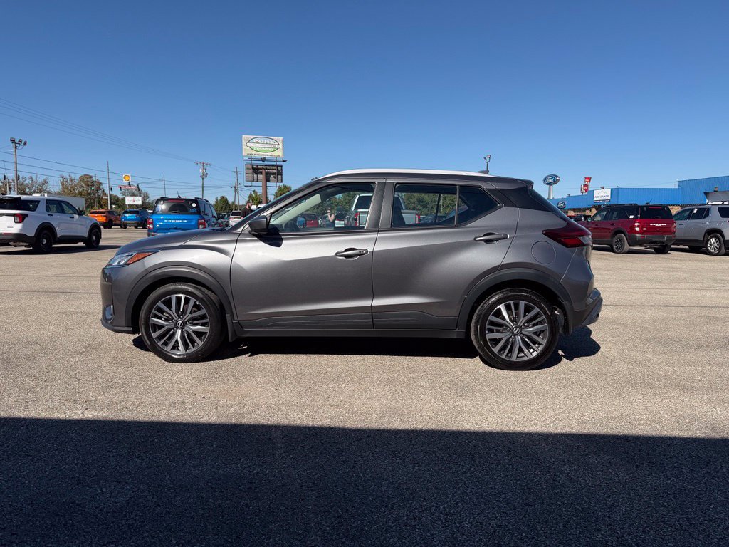 Used 2023 Nissan Kicks SV FWD image 4