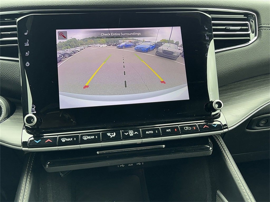 Used 2023 Jeep Wagoneer L Series II image 3