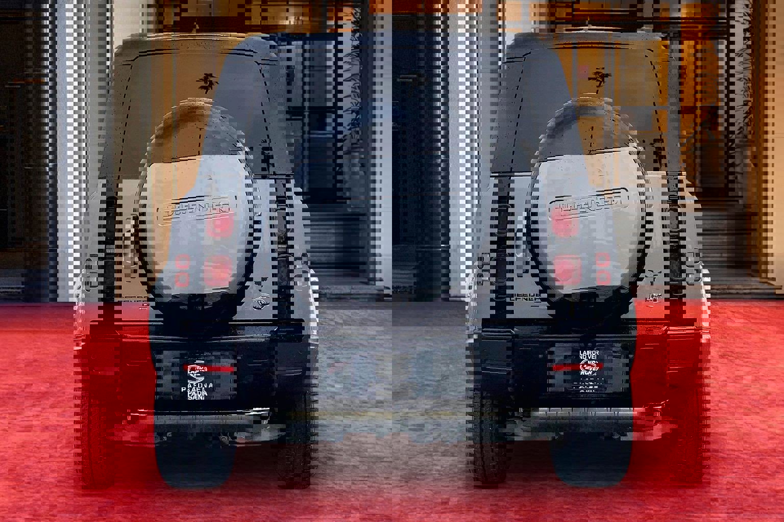 Used 2023 Land Rover Defender 110 SE image 4