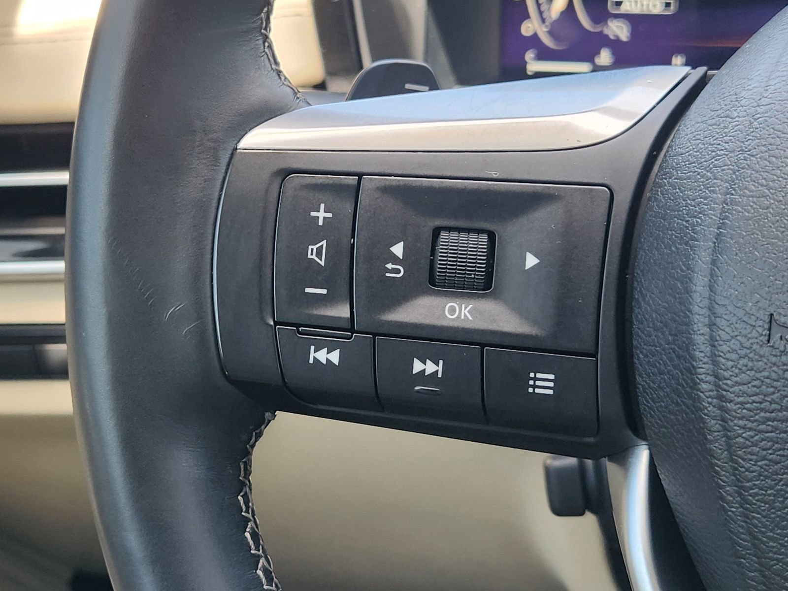 Used 2023 INFINITI QX60 Sensory w/ Cargo Package AWD/4WD image 31