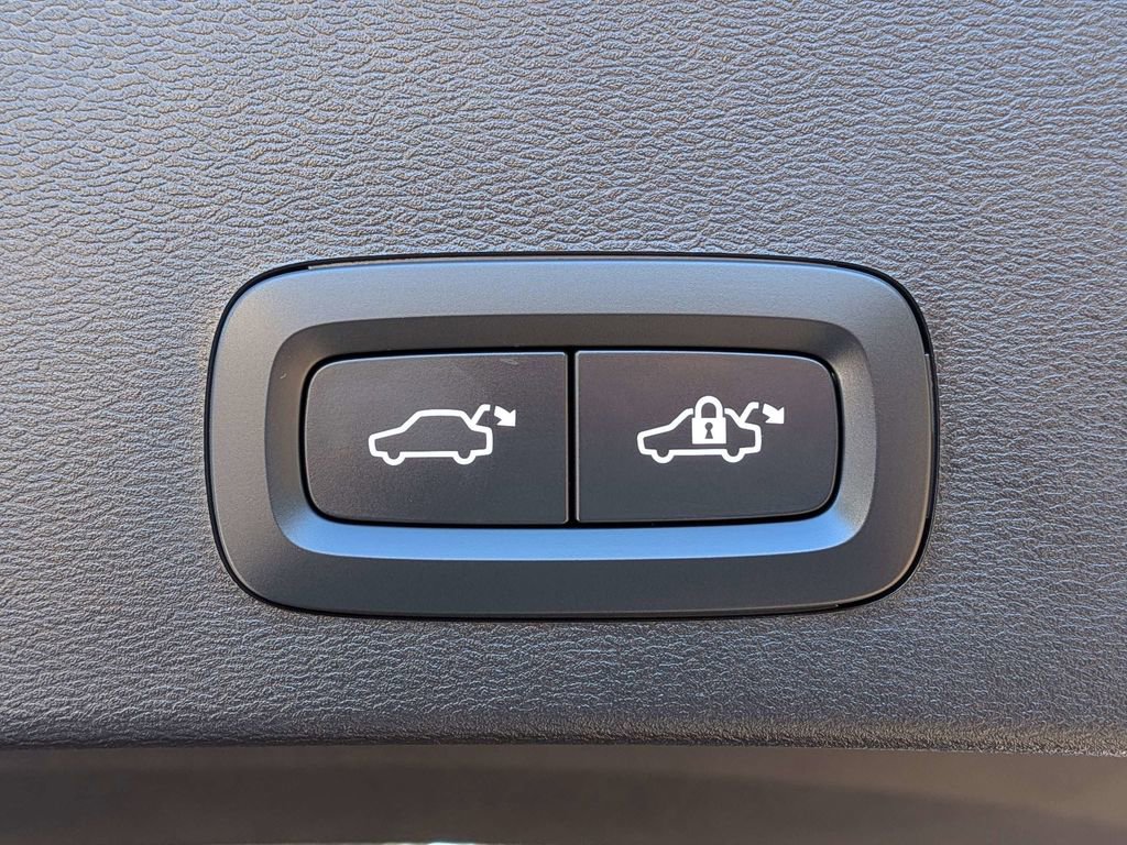 New 2026 Volvo XC40 B4 Core FWD image 13