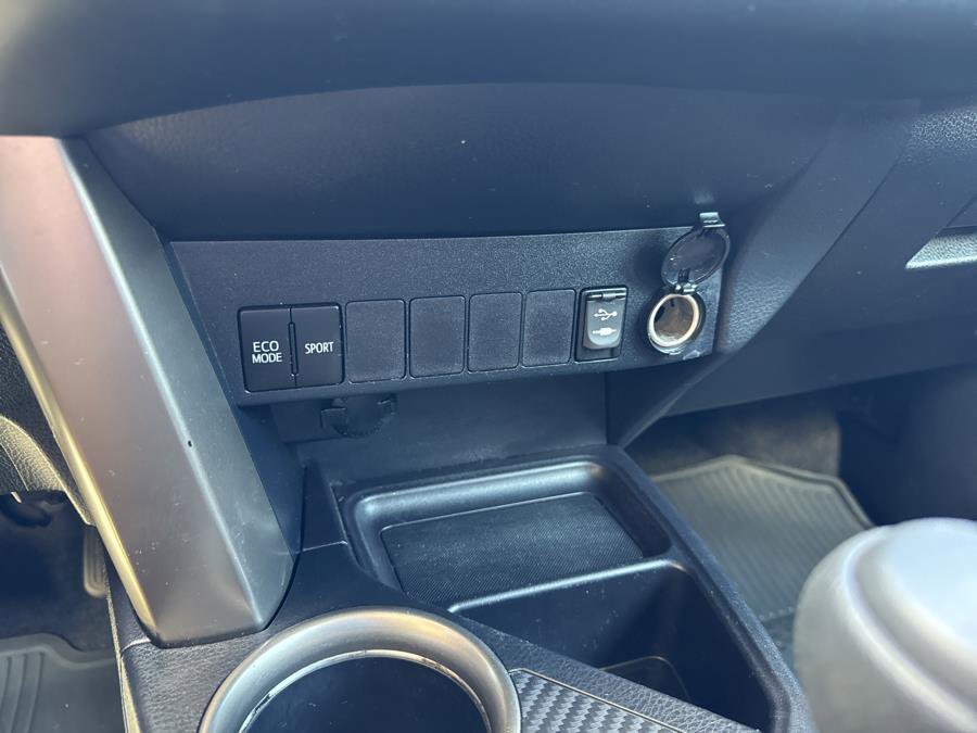 Used 2015 Toyota RAV4 XLE image 25