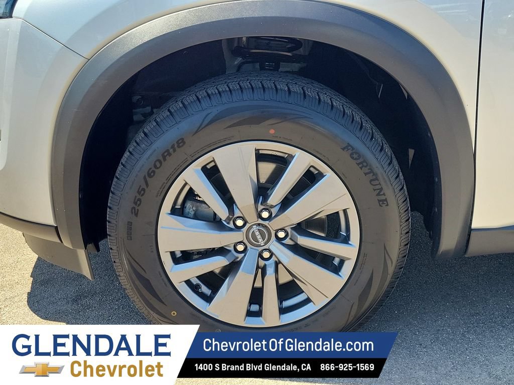 Used 2025 Nissan Pathfinder SV FWD image 18