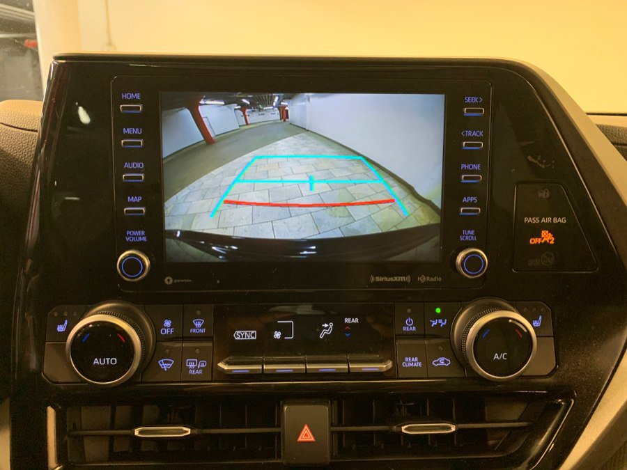 Used 2021 Toyota Highlander XLE AWD/4WD image 34