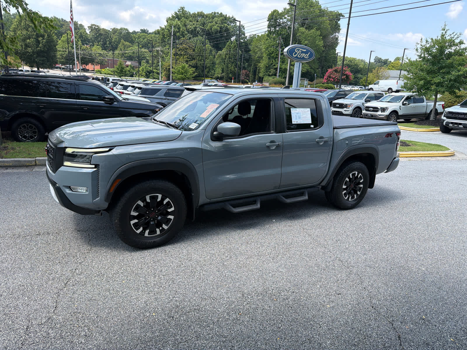Used 2024 Nissan Frontier PRO-4X AWD/4WD image 2